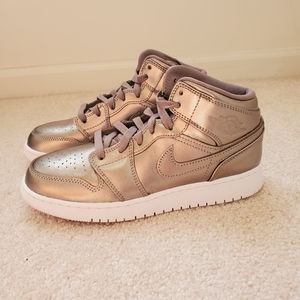 Air Jordan 1 Mid SE Sepia Stone GS Size 5.5Y